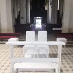 Puf biały eko skóra pikowany diamentami dla świadków