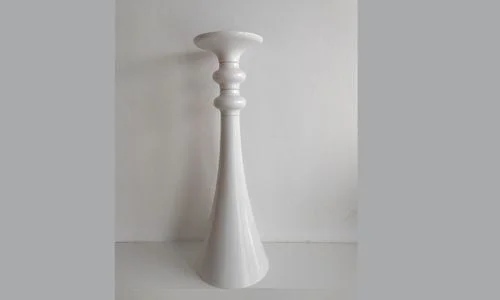 38 (1) Postument na kompozycję kwiatową kielich biały wys. 70 cm - obrazek 1